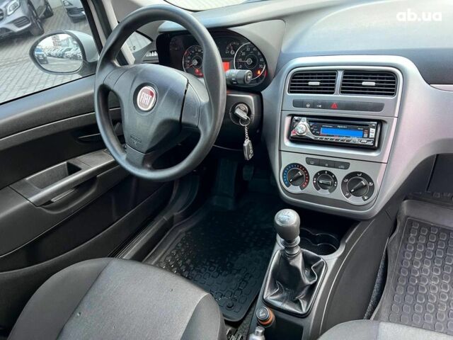 Білий Фіат Гранде Пунто, об'ємом двигуна 1.4 л та пробігом 76 тис. км за 6890 $, фото 37 на Automoto.ua