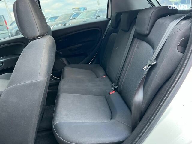 Білий Фіат Гранде Пунто, об'ємом двигуна 1.4 л та пробігом 76 тис. км за 6890 $, фото 31 на Automoto.ua