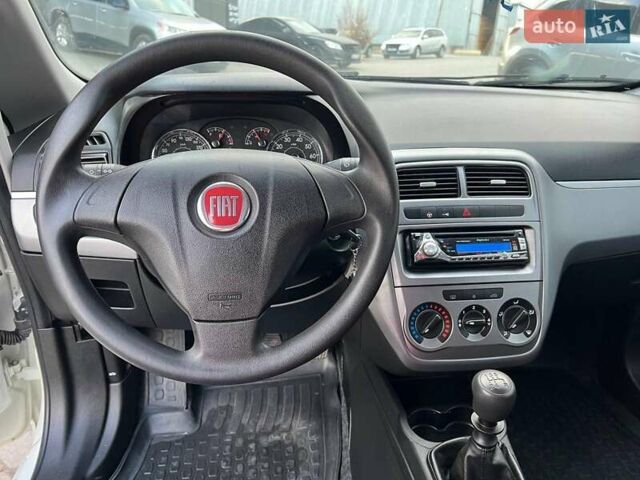 Білий Фіат Гранде Пунто, об'ємом двигуна 1.4 л та пробігом 76 тис. км за 6890 $, фото 22 на Automoto.ua