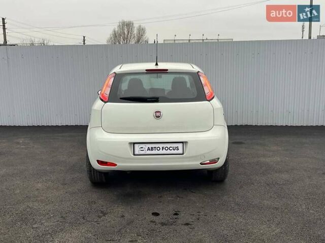 Білий Фіат Гранде Пунто, об'ємом двигуна 1.37 л та пробігом 194 тис. км за 5590 $, фото 5 на Automoto.ua