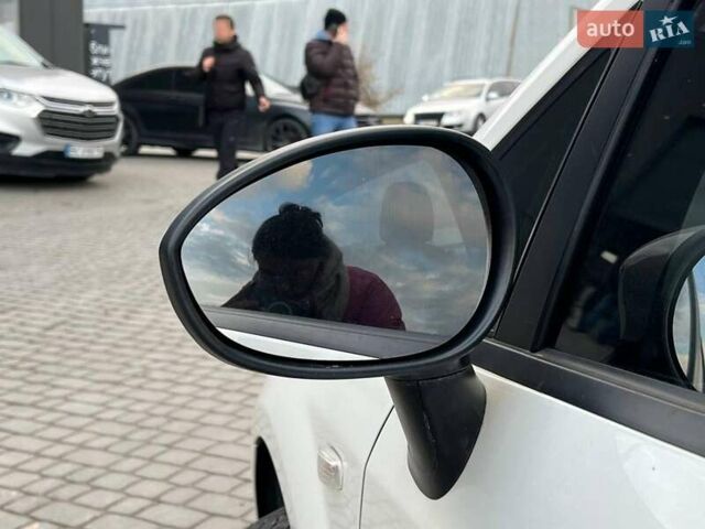Білий Фіат Гранде Пунто, об'ємом двигуна 1.4 л та пробігом 76 тис. км за 6890 $, фото 13 на Automoto.ua