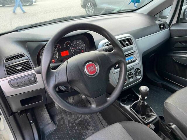 Білий Фіат Гранде Пунто, об'ємом двигуна 1.4 л та пробігом 76 тис. км за 6890 $, фото 12 на Automoto.ua