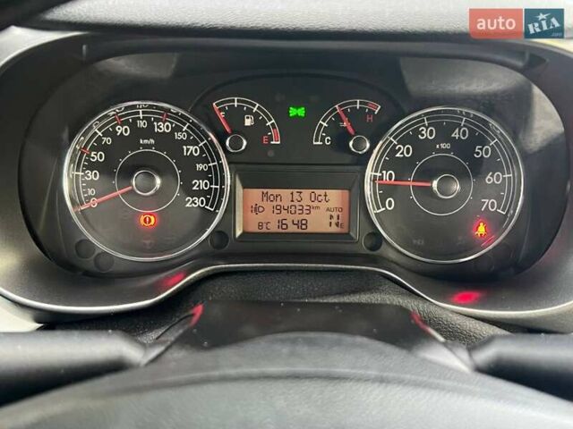 Фіат Гранде Пунто 2012 у Києві на Automoto.ua Білий Фіат Гранде Пунто, об'ємом двигуна 1.37 л та пробігом 194 тис. км за 5990 $, фото 15 на Automoto.ua