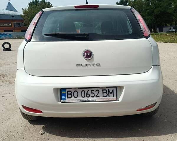Белый Фиат Гранде Пунто, объемом двигателя 1.25 л и пробегом 262 тыс. км за 4700 $, фото 9 на Automoto.ua