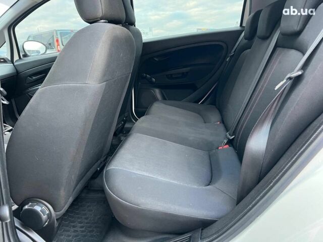 Білий Фіат Гранде Пунто, об'ємом двигуна 1.4 л та пробігом 76 тис. км за 6890 $, фото 32 на Automoto.ua