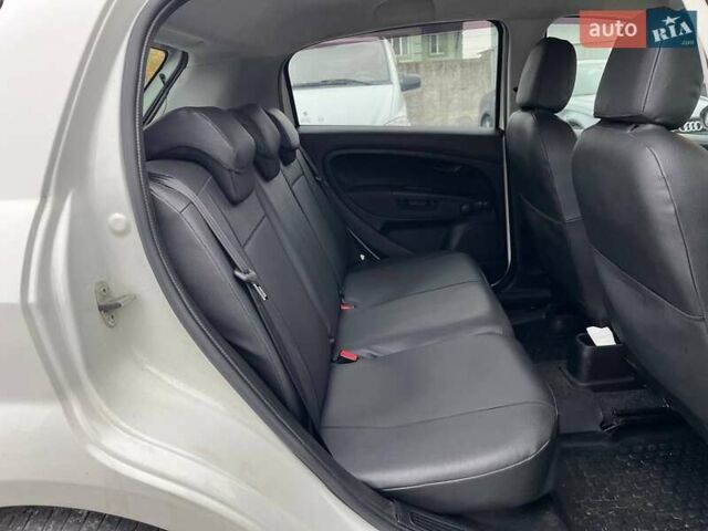 Білий Фіат Гранде Пунто, об'ємом двигуна 1.37 л та пробігом 194 тис. км за 5590 $, фото 9 на Automoto.ua