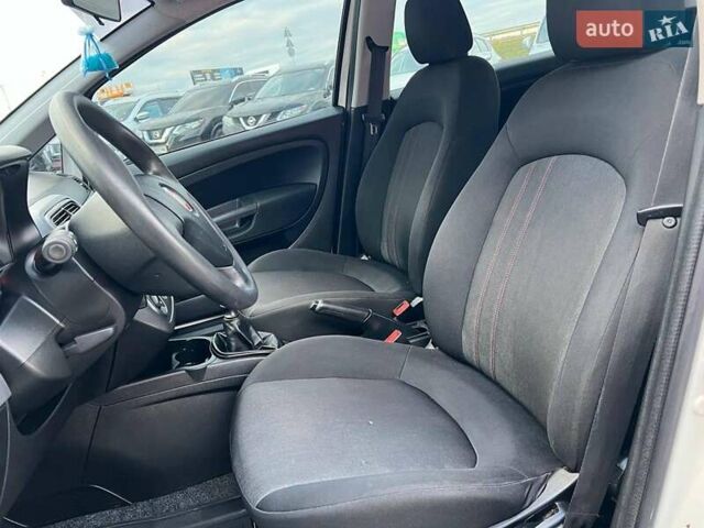 Білий Фіат Гранде Пунто, об'ємом двигуна 1.4 л та пробігом 76 тис. км за 6890 $, фото 17 на Automoto.ua