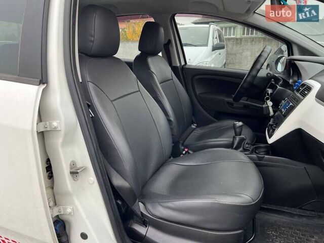 Білий Фіат Гранде Пунто, об'ємом двигуна 1.37 л та пробігом 194 тис. км за 5590 $, фото 11 на Automoto.ua