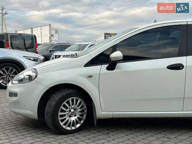 Білий Фіат Гранде Пунто, об'ємом двигуна 1.4 л та пробігом 76 тис. км за 6890 $, фото 1 на Automoto.ua