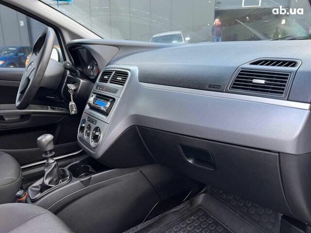 Білий Фіат Гранде Пунто, об'ємом двигуна 1.4 л та пробігом 76 тис. км за 6890 $, фото 36 на Automoto.ua