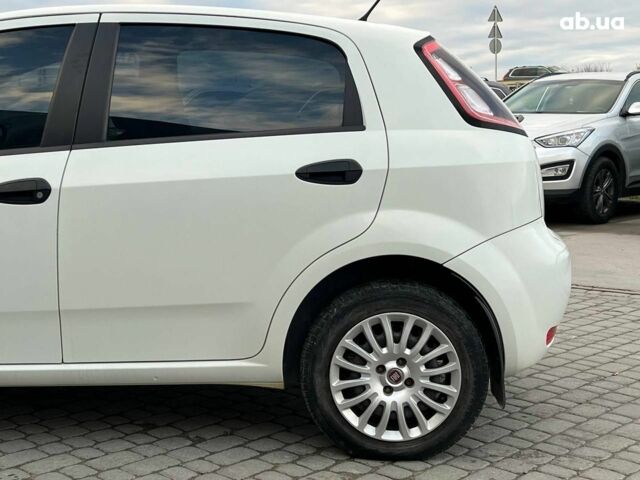 Білий Фіат Гранде Пунто, об'ємом двигуна 1.4 л та пробігом 76 тис. км за 6890 $, фото 3 на Automoto.ua