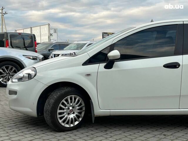 Білий Фіат Гранде Пунто, об'ємом двигуна 1.4 л та пробігом 76 тис. км за 6890 $, фото 1 на Automoto.ua