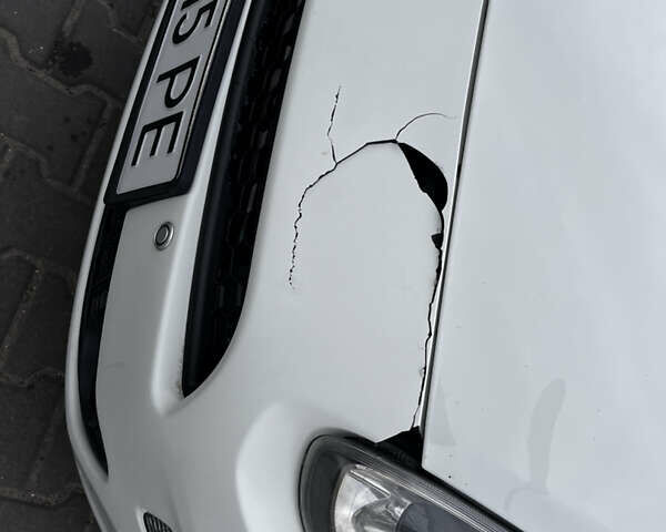 Белый Фиат Гранде Пунто, объемом двигателя 1.37 л и пробегом 104 тыс. км за 4800 $, фото 14 на Automoto.ua