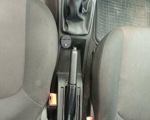 Белый Фиат Гранде Пунто, объемом двигателя 1.25 л и пробегом 262 тыс. км за 4700 $, фото 24 на Automoto.ua