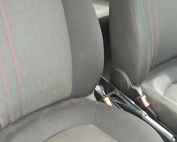 Белый Фиат Гранде Пунто, объемом двигателя 1.25 л и пробегом 262 тыс. км за 4700 $, фото 27 на Automoto.ua