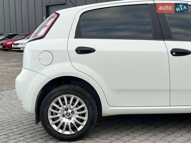 Білий Фіат Гранде Пунто, об'ємом двигуна 1.4 л та пробігом 76 тис. км за 6890 $, фото 7 на Automoto.ua