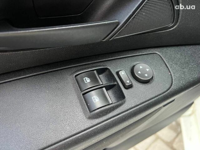 Білий Фіат Гранде Пунто, об'ємом двигуна 1.4 л та пробігом 76 тис. км за 6890 $, фото 15 на Automoto.ua