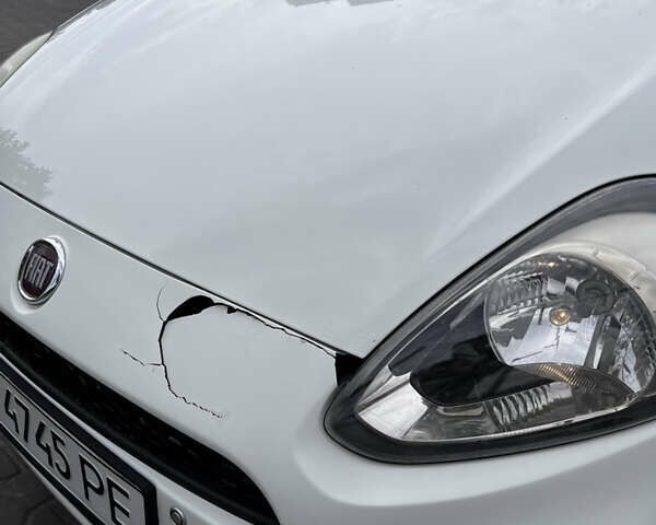 Белый Фиат Гранде Пунто, объемом двигателя 1.37 л и пробегом 104 тыс. км за 4800 $, фото 15 на Automoto.ua