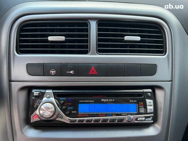 Білий Фіат Гранде Пунто, об'ємом двигуна 1.4 л та пробігом 76 тис. км за 6890 $, фото 26 на Automoto.ua