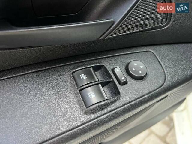 Білий Фіат Гранде Пунто, об'ємом двигуна 1.4 л та пробігом 76 тис. км за 6890 $, фото 15 на Automoto.ua