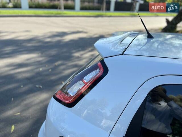 Белый Фиат Гранде Пунто, объемом двигателя 1.25 л и пробегом 145 тыс. км за 7000 $, фото 3 на Automoto.ua