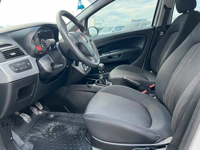 Білий Фіат Гранде Пунто, об'ємом двигуна 1.4 л та пробігом 76 тис. км за 6890 $, фото 14 на Automoto.ua