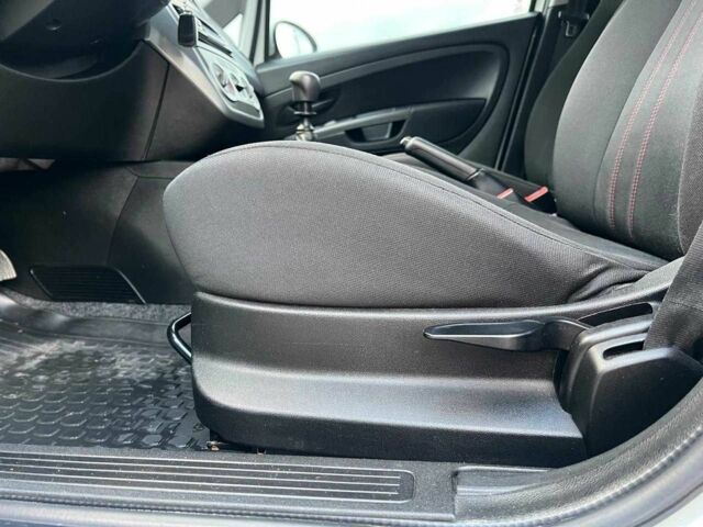 Білий Фіат Гранде Пунто, об'ємом двигуна 1.4 л та пробігом 76 тис. км за 6890 $, фото 16 на Automoto.ua