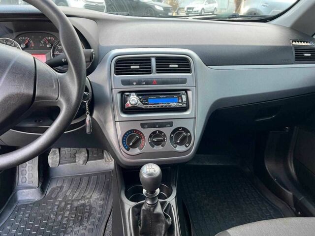 Білий Фіат Гранде Пунто, об'ємом двигуна 1.4 л та пробігом 76 тис. км за 6890 $, фото 21 на Automoto.ua