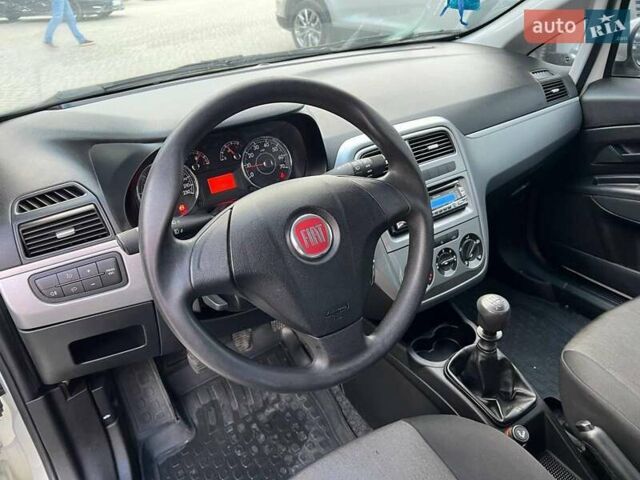 Білий Фіат Гранде Пунто, об'ємом двигуна 1.4 л та пробігом 76 тис. км за 6890 $, фото 16 на Automoto.ua
