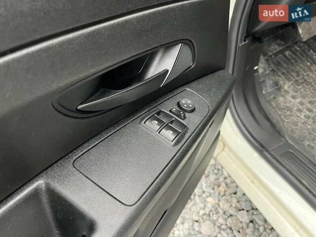 Білий Фіат Гранде Пунто, об'ємом двигуна 1.37 л та пробігом 194 тис. км за 5590 $, фото 14 на Automoto.ua