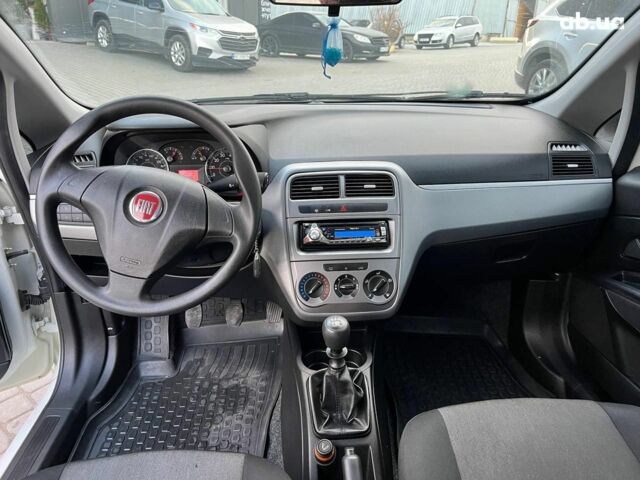 Білий Фіат Гранде Пунто, об'ємом двигуна 1.4 л та пробігом 76 тис. км за 6890 $, фото 33 на Automoto.ua