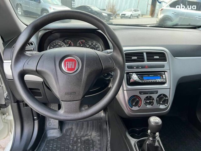 Білий Фіат Гранде Пунто, об'ємом двигуна 1.4 л та пробігом 76 тис. км за 6890 $, фото 22 на Automoto.ua
