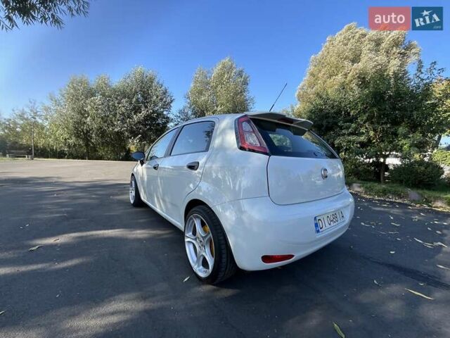 Фіат Гранде Пунто 2012 у Белой Церкве на Automoto.ua Білий Фіат Гранде Пунто, об'ємом двигуна 1.25 л та пробігом 145 тис. км за 7000 $, фото 2 на Automoto.ua