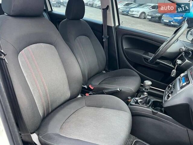 Білий Фіат Гранде Пунто, об'ємом двигуна 1.4 л та пробігом 76 тис. км за 6890 $, фото 35 на Automoto.ua