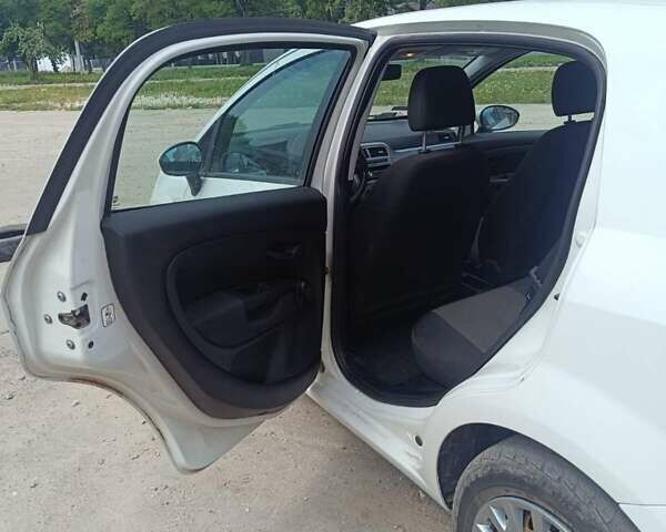 Белый Фиат Гранде Пунто, объемом двигателя 1.25 л и пробегом 262 тыс. км за 4700 $, фото 8 на Automoto.ua