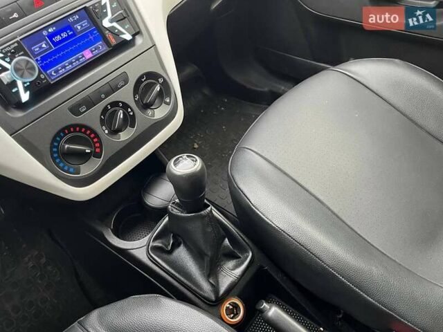 Білий Фіат Гранде Пунто, об'ємом двигуна 1.37 л та пробігом 194 тис. км за 5590 $, фото 10 на Automoto.ua