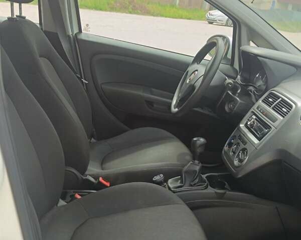 Белый Фиат Гранде Пунто, объемом двигателя 1.25 л и пробегом 262 тыс. км за 4700 $, фото 23 на Automoto.ua