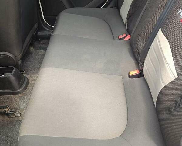 Белый Фиат Гранде Пунто, объемом двигателя 1.25 л и пробегом 262 тыс. км за 4700 $, фото 7 на Automoto.ua