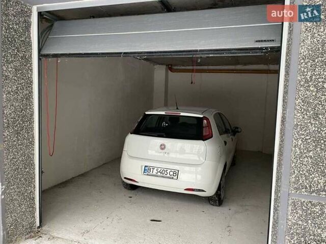 Білий Фіат Гранде Пунто, об'ємом двигуна 1.3 л та пробігом 141 тис. км за 4653 $, фото 3 на Automoto.ua