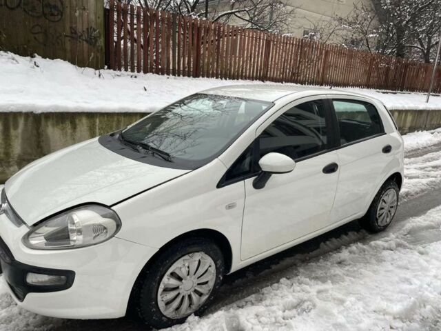 Білий Фіат Гранде Пунто, об'ємом двигуна 1.3 л та пробігом 141 тис. км за 4653 $, фото 8 на Automoto.ua