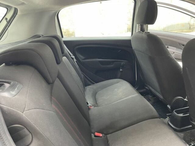 Білий Фіат Гранде Пунто, об'ємом двигуна 1.3 л та пробігом 141 тис. км за 4653 $, фото 9 на Automoto.ua