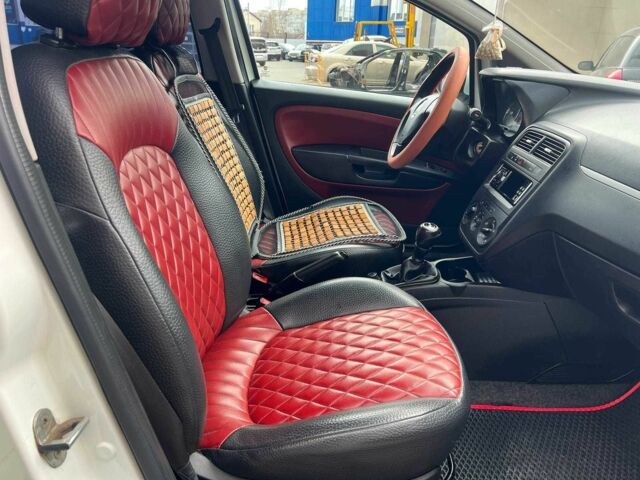 Белый Фиат Гранде Пунто, объемом двигателя 1.4 л и пробегом 114 тыс. км за 6690 $, фото 21 на Automoto.ua