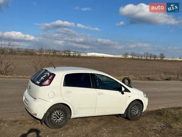 Белый Фиат Гранде Пунто, объемом двигателя 1.37 л и пробегом 114 тыс. км за 6199 $, фото 17 на Automoto.ua