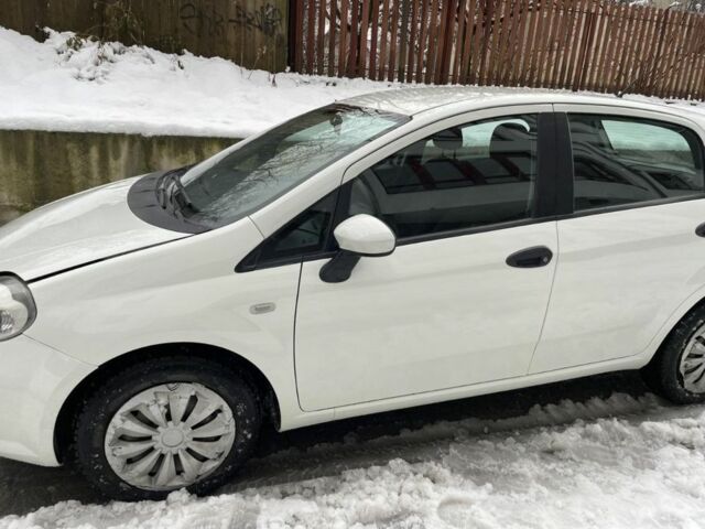 Білий Фіат Гранде Пунто, об'ємом двигуна 1.3 л та пробігом 141 тис. км за 4653 $, фото 2 на Automoto.ua