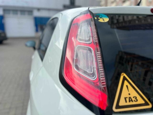 Белый Фиат Гранде Пунто, объемом двигателя 1.4 л и пробегом 114 тыс. км за 6690 $, фото 10 на Automoto.ua