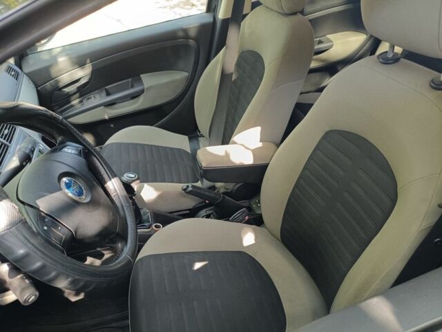 Черный Фиат Гранде Пунто, объемом двигателя 1.2 л и пробегом 287 тыс. км за 4500 $, фото 9 на Automoto.ua