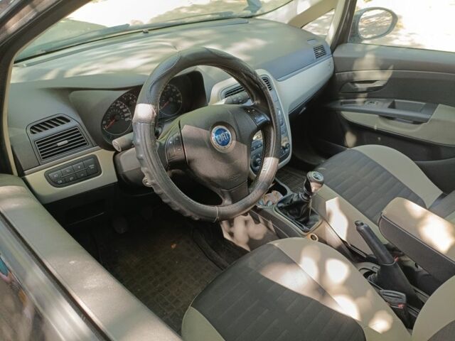 Черный Фиат Гранде Пунто, объемом двигателя 1.2 л и пробегом 287 тыс. км за 4500 $, фото 10 на Automoto.ua