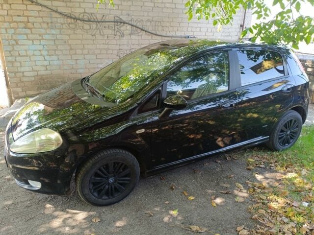 Черный Фиат Гранде Пунто, объемом двигателя 1.2 л и пробегом 287 тыс. км за 4500 $, фото 19 на Automoto.ua