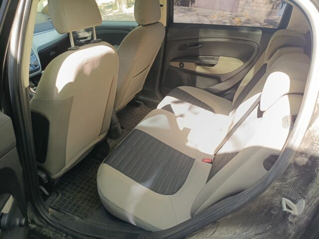 Черный Фиат Гранде Пунто, объемом двигателя 1.2 л и пробегом 287 тыс. км за 4500 $, фото 11 на Automoto.ua