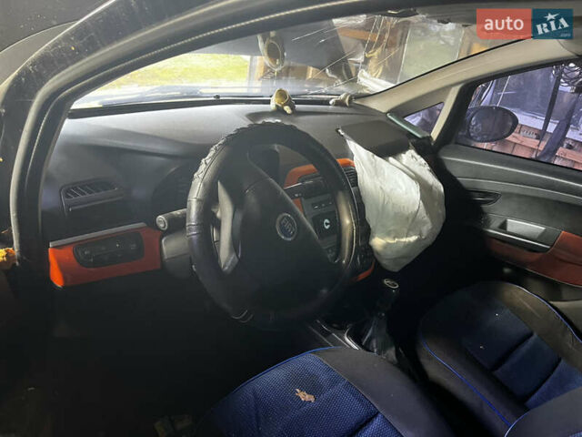 Черный Фиат Гранде Пунто, объемом двигателя 1.37 л и пробегом 250 тыс. км за 1500 $, фото 4 на Automoto.ua